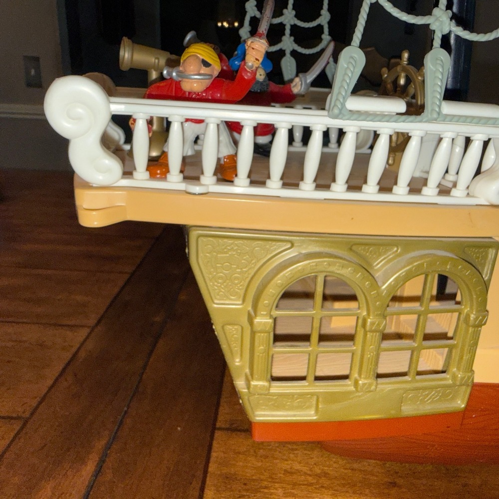 Fisher Price Great Adventures Pirate Ship Playset with 6 Figures and Cannon 1994 - Picture 12 of 15